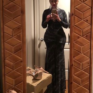 Beautiful black dress with sparkle 💫